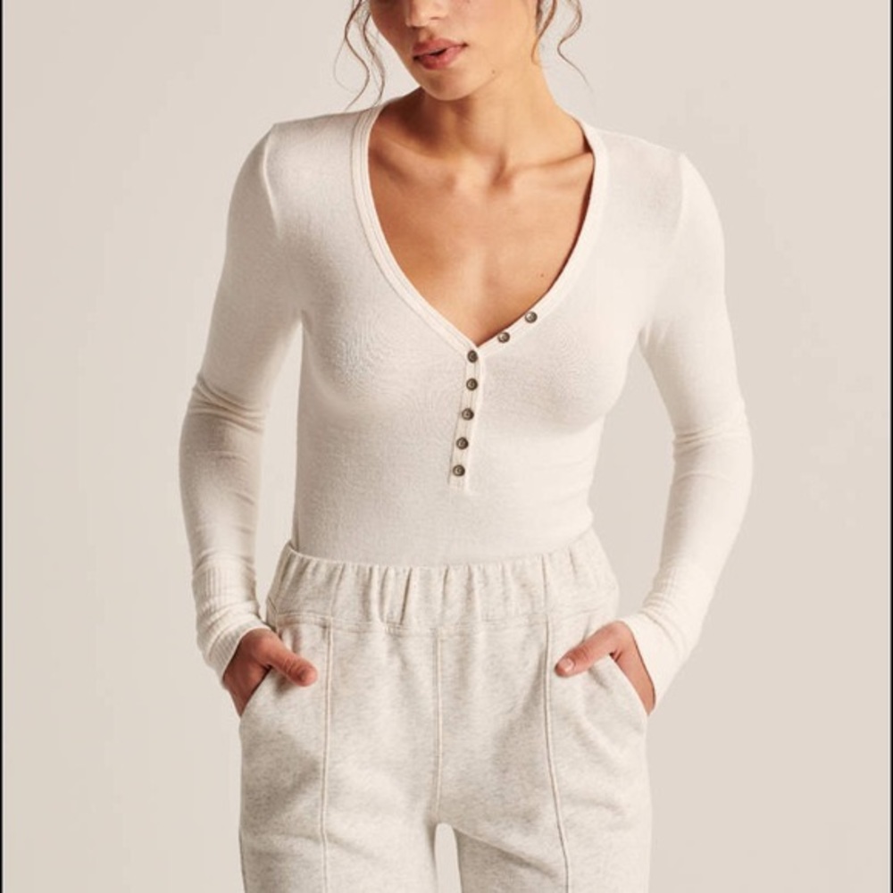 Abercrombie & Fitch White Cozy Henley- Women’s Medium